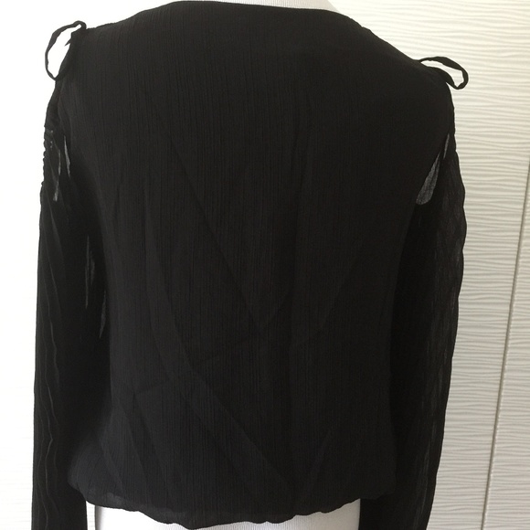Bebe Pleated Sleeves cutout Shoulder Blouse - Picture 4 of 8